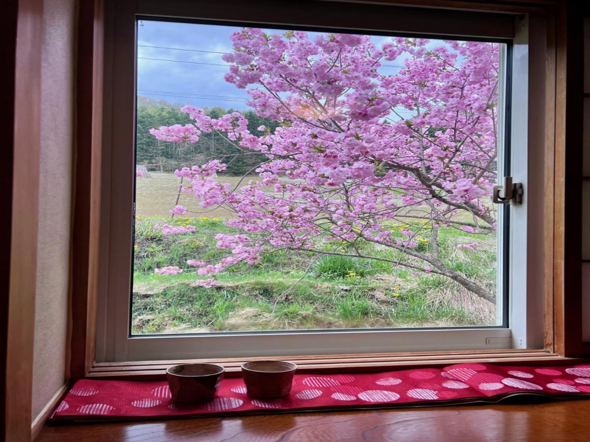Yellow House By Lake Toya Тояко Экстерьер фото